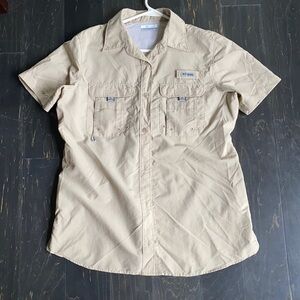 Women’s light tan fishing shirt size S/P